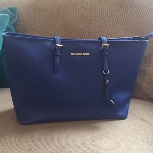 SOLD Michael Kors tote💙